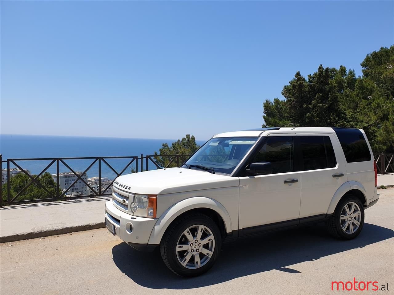 2009' Land Rover Discovery photo #3