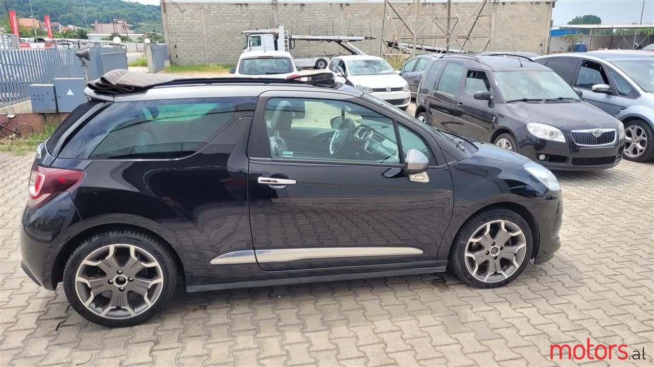2011' Citroen DS3 photo #2