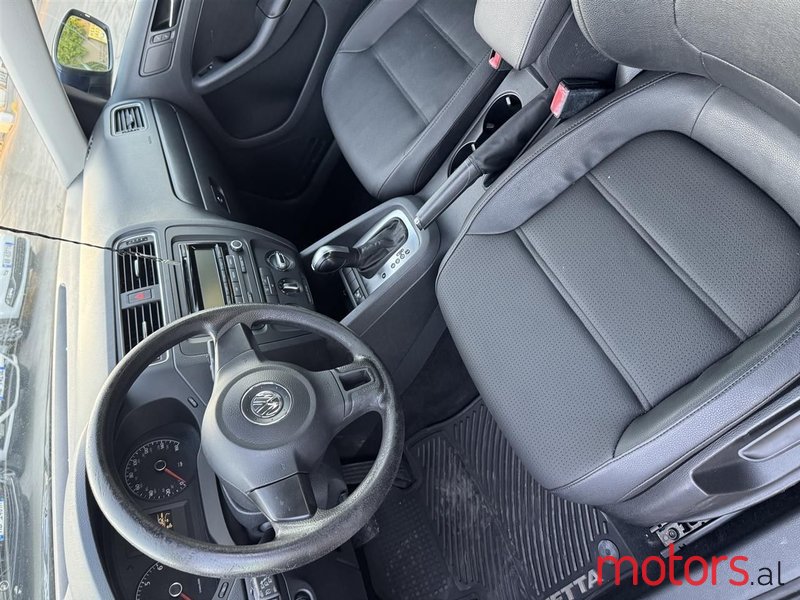 2012' Volkswagen Jetta photo #5