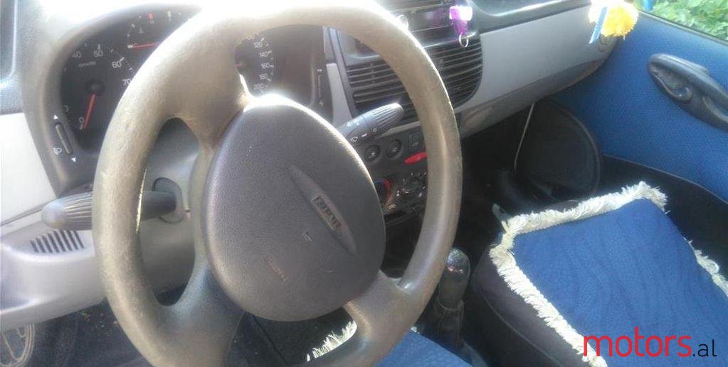 2002' Fiat Punto photo #2