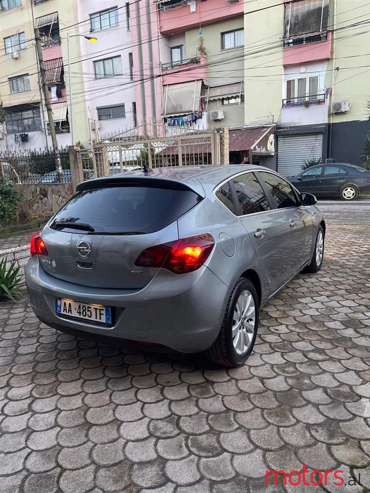 2010' Opel Astra photo #4