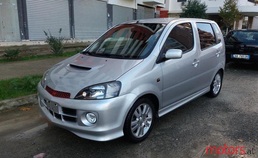 2003' Daihatsu YRV photo #5