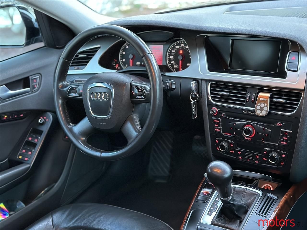 2010' Audi A4 photo #5