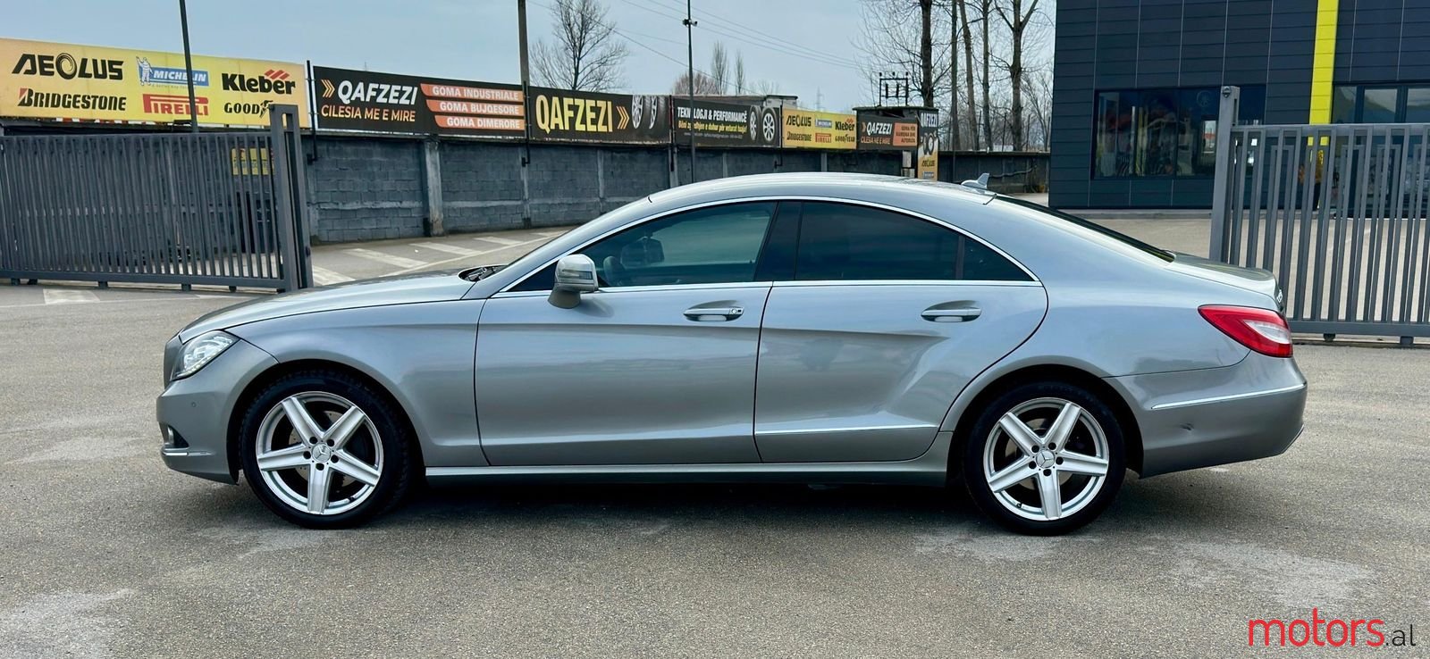 2011' Mercedes-Benz CLS 350 photo #4