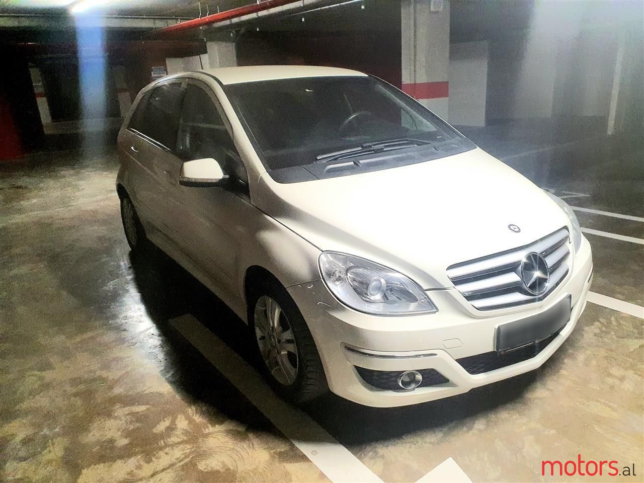 2011' Mercedes-Benz B 180 photo #1