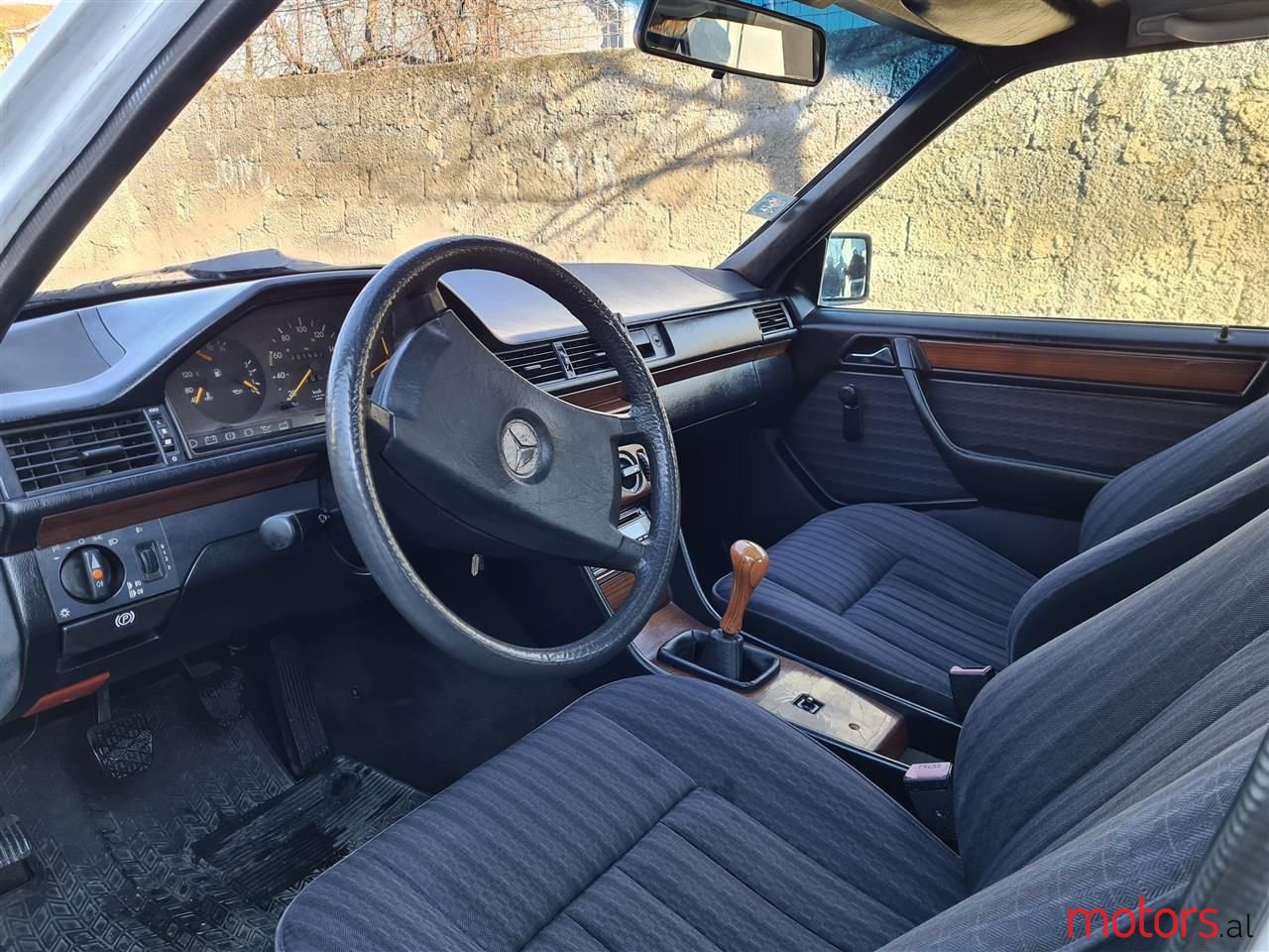 1990' Mercedes-Benz E 200 photo #3