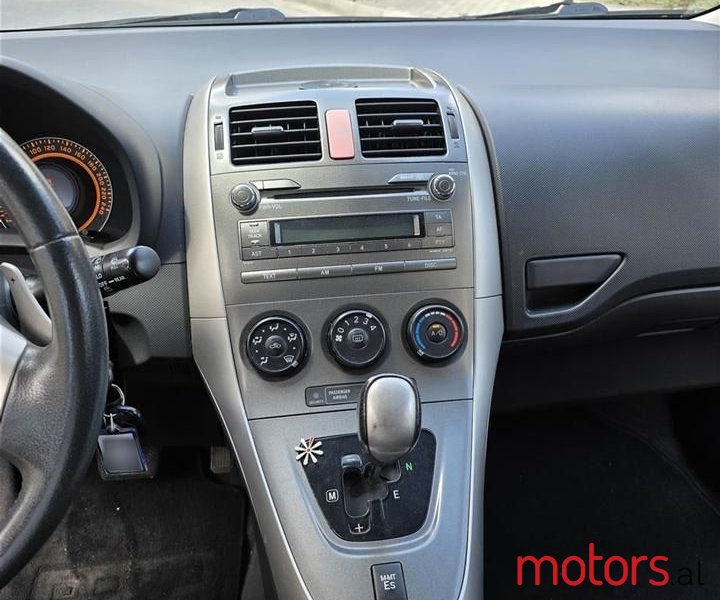 2008' Toyota Auris photo #5