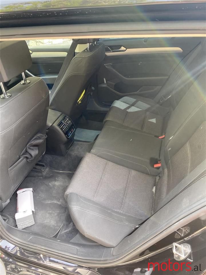 2017' Volkswagen Passat photo #6