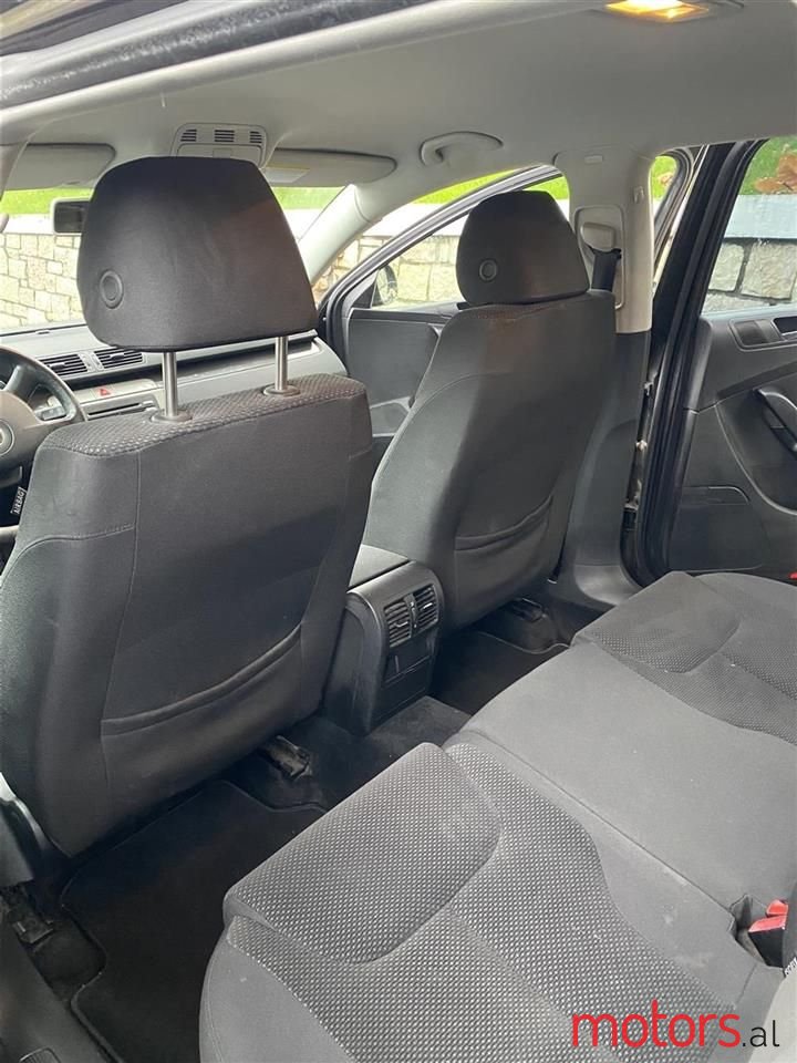 2007' Volkswagen Passat photo #3