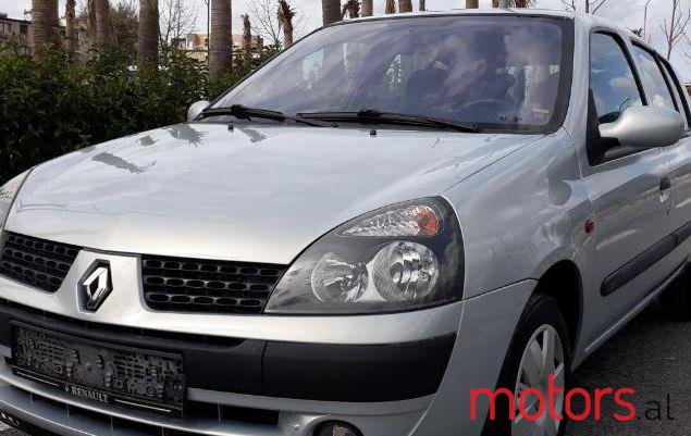 2002' Renault Clio photo #2