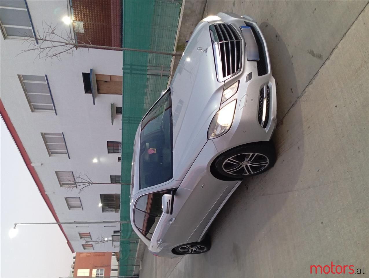 2010' Mercedes-Benz E 350 photo #2