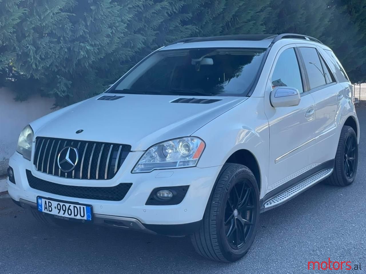 2009' Mercedes-Benz 350 photo #1