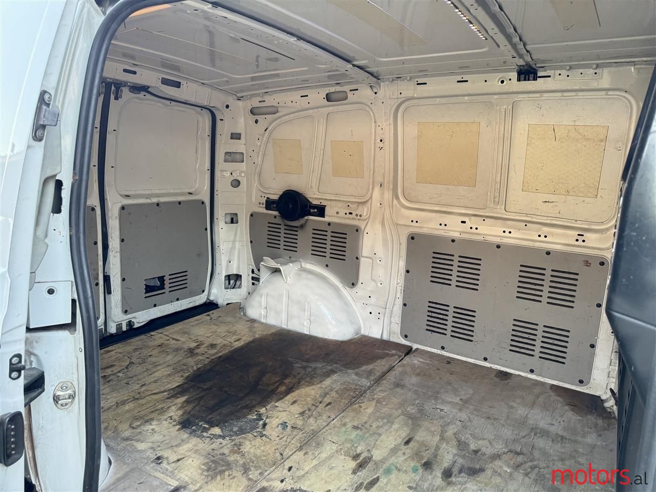 2011' Mercedes-Benz Viano photo #2