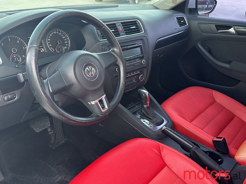 2011' Volkswagen Jetta photo #5