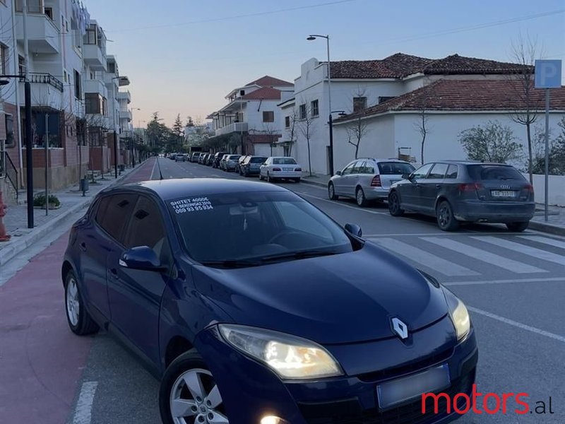 2010' Renault Megane photo #1