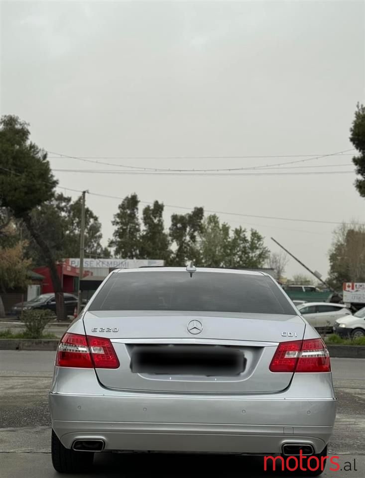 2012' Mercedes-Benz E 220 photo #5