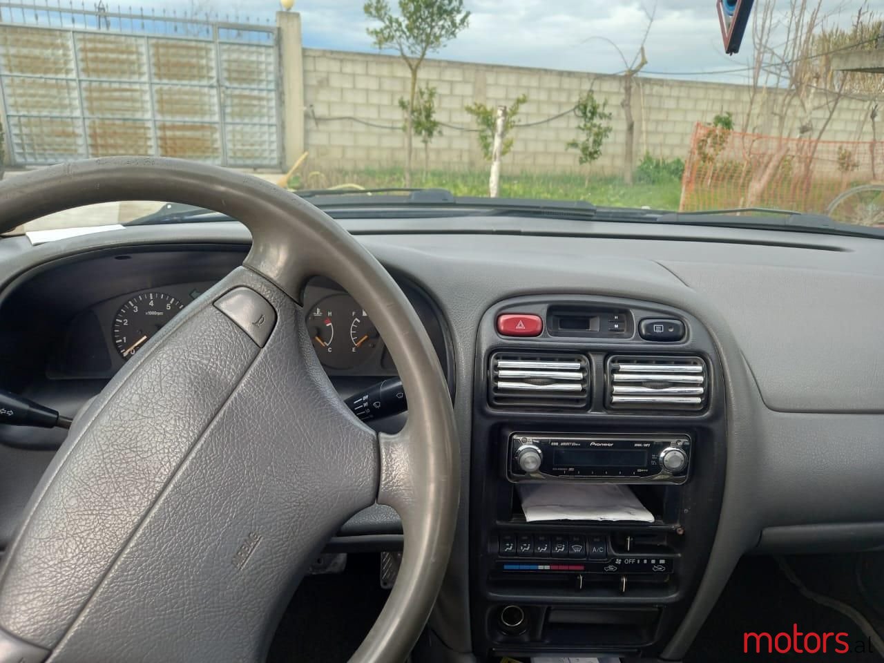 2001' Suzuki Baleno photo #3