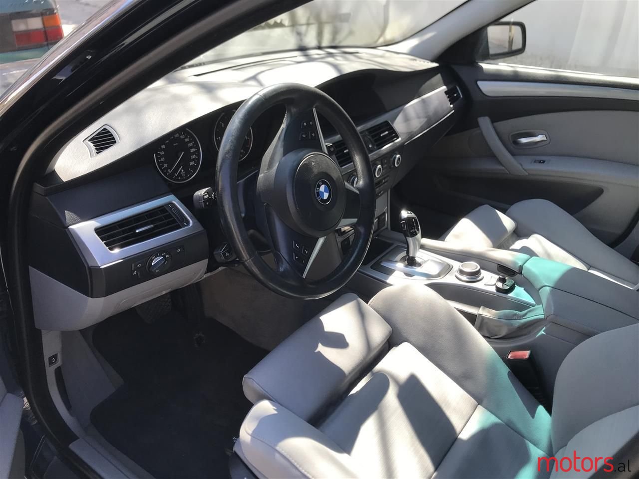 2008' BMW 525 photo #5