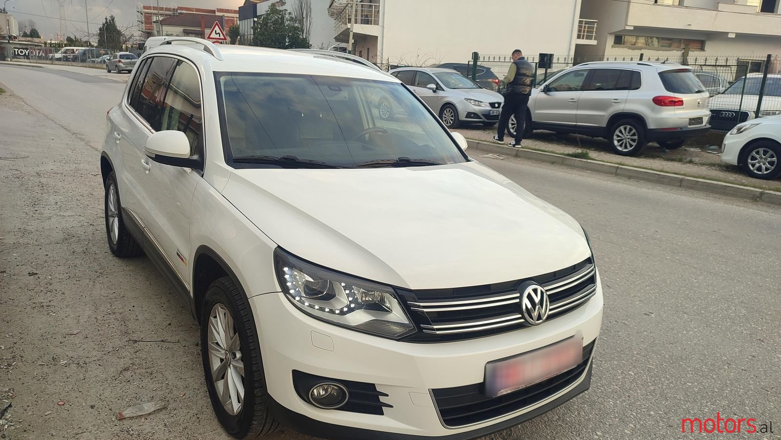 2015' Volkswagen Tiguan photo #5