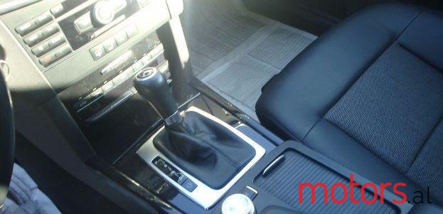 2012' Mercedes-Benz E-Class photo #3