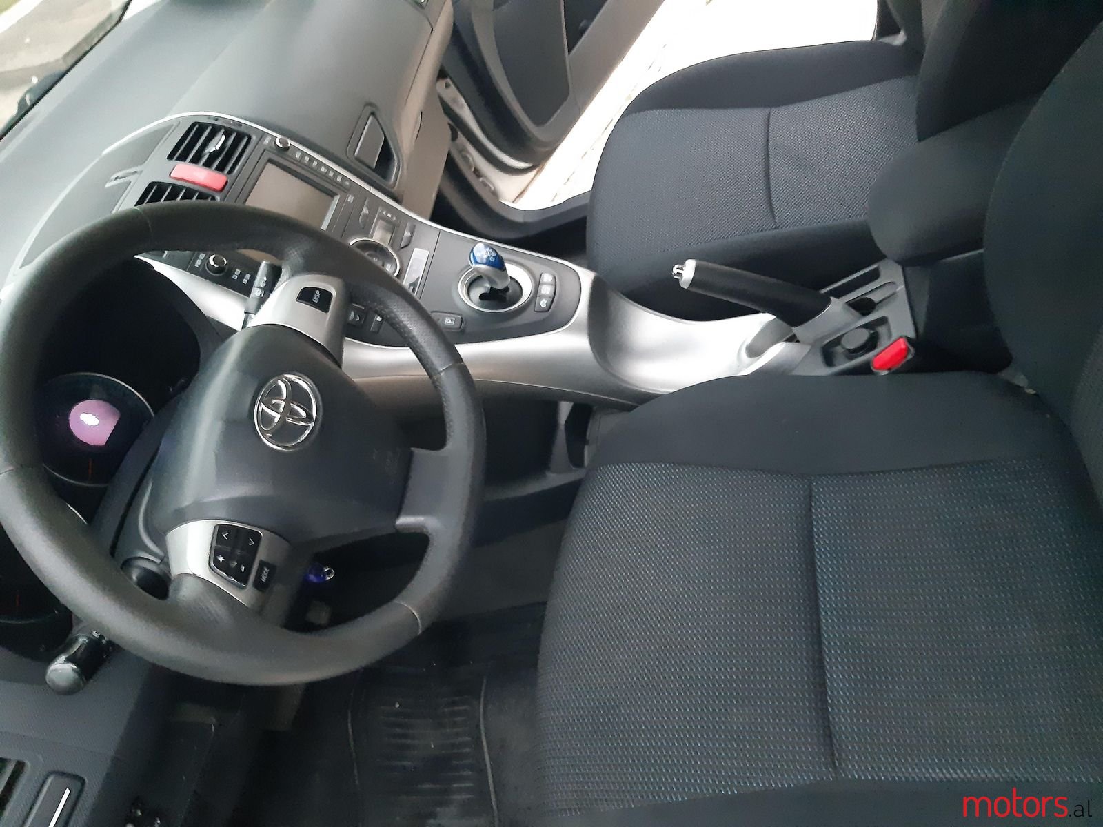 2010' Toyota Auris photo #2