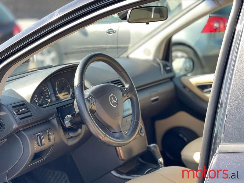 2006' Mercedes-Benz A 150 photo #2