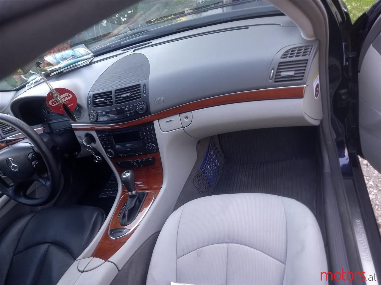 2006' Mercedes-Benz E 220 photo #3