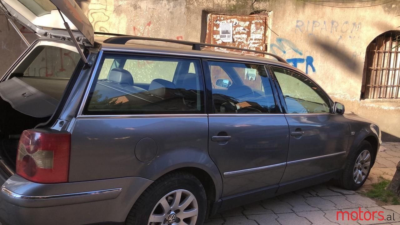 2002' Volkswagen Passat photo #3