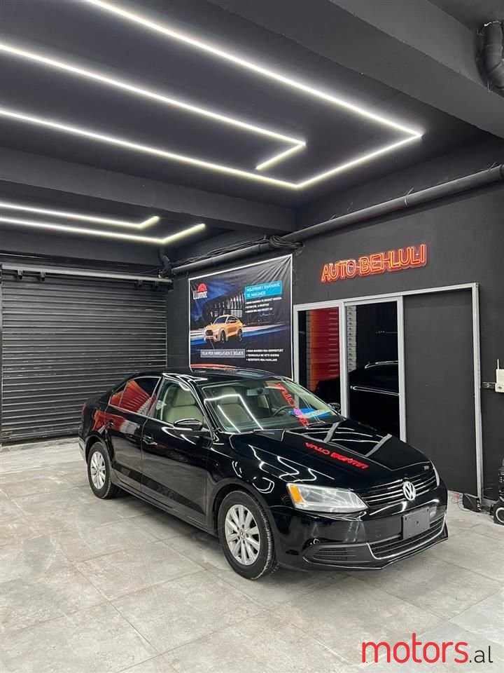 2012' Volkswagen Jetta photo #2