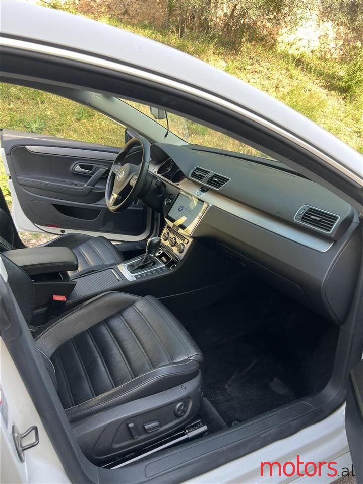 2011' Volkswagen photo #4