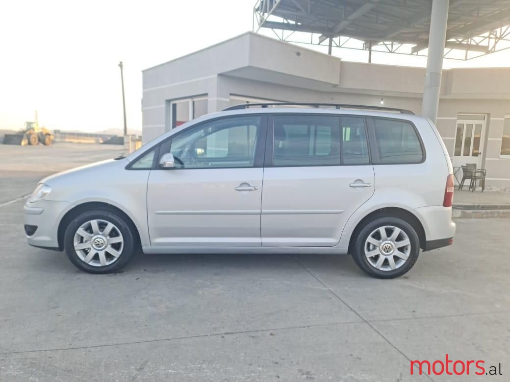 2007' Volkswagen Touran photo #2