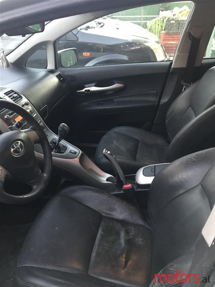 2008' Toyota Auris photo #2