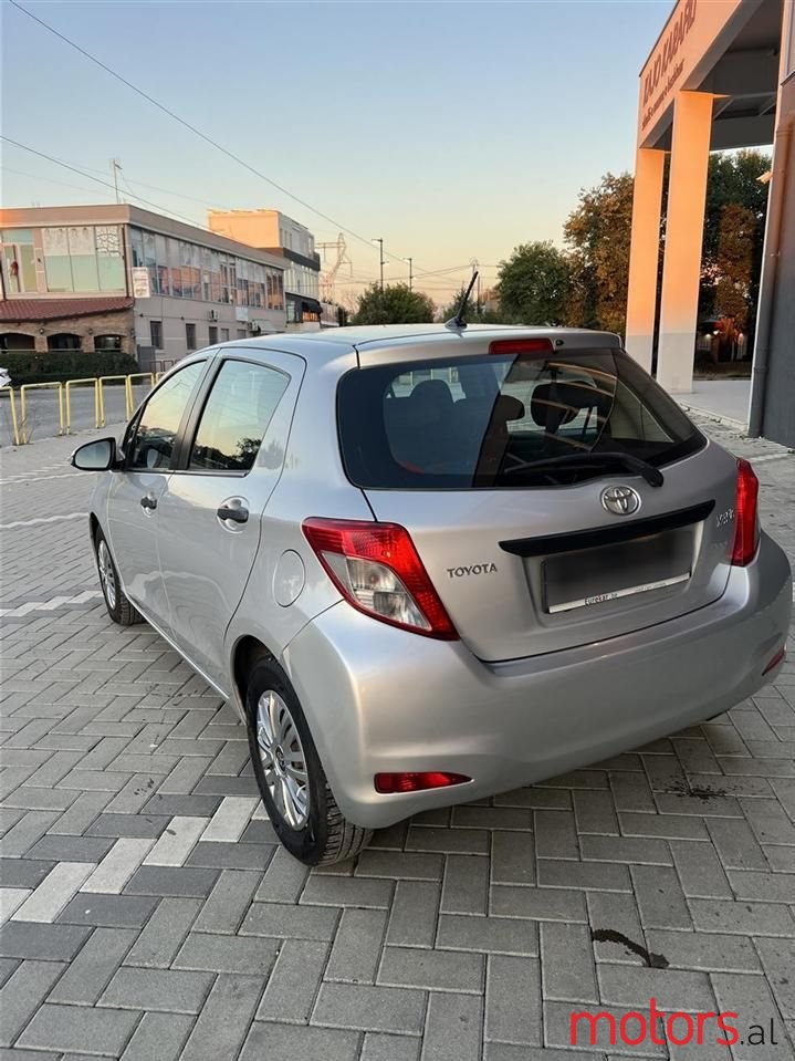 2012' Toyota Yaris photo #4