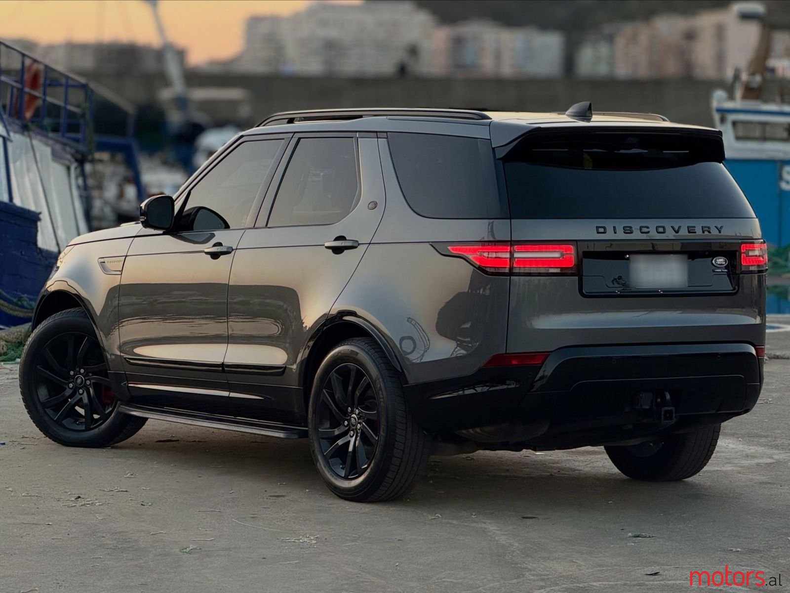 2017' Land Rover Discovery photo #2
