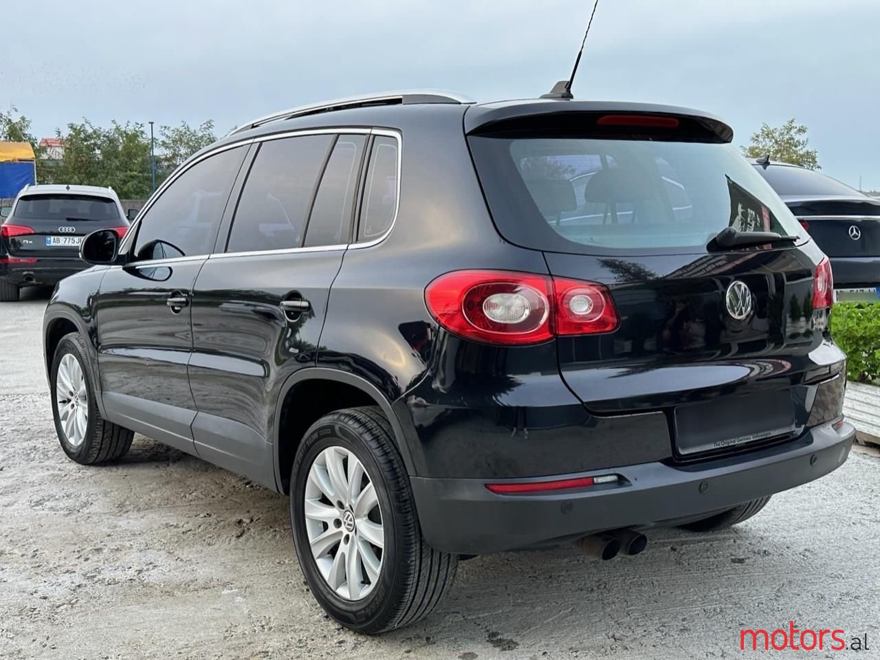 2011' Volkswagen Tiguan photo #4