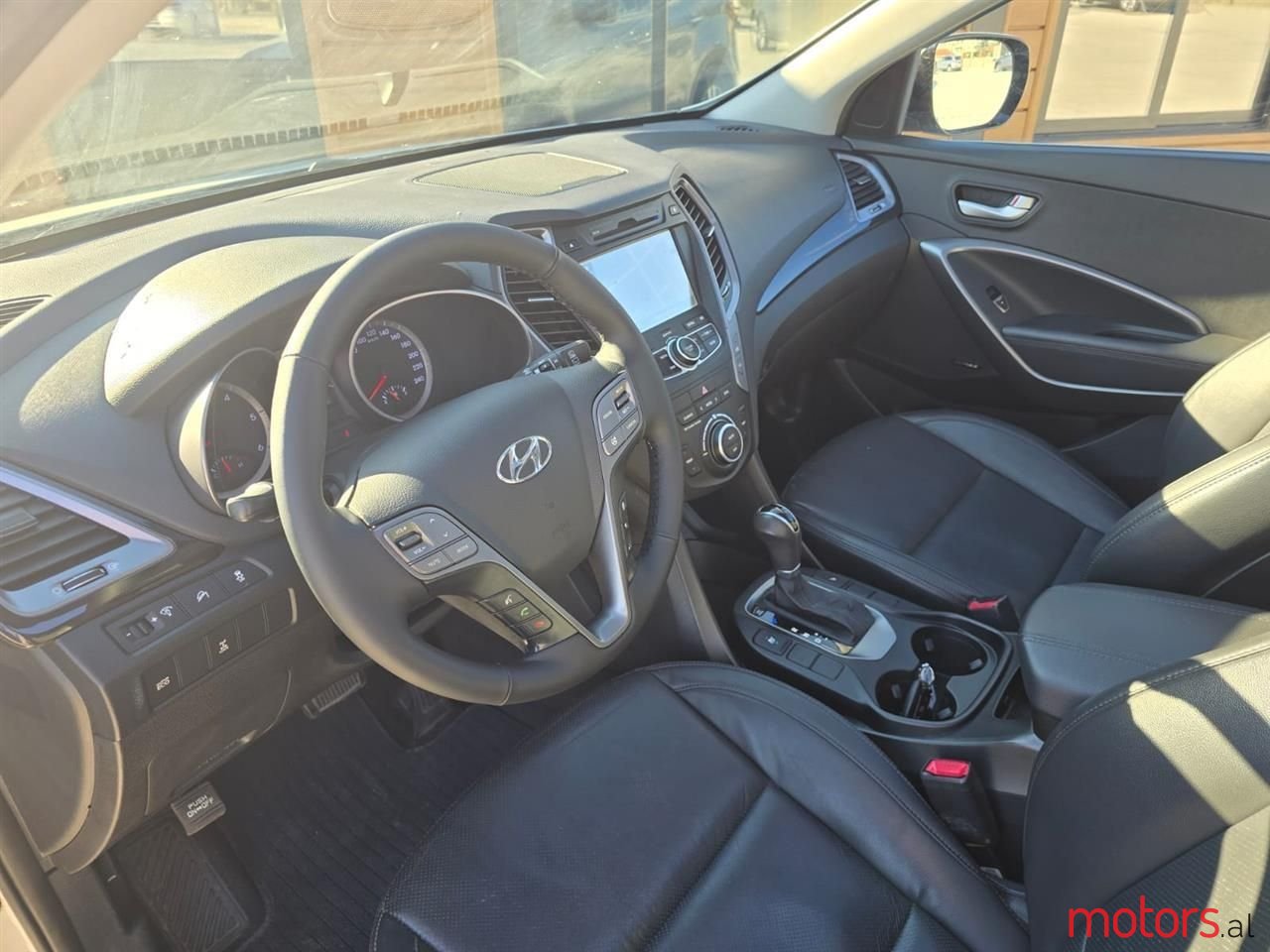 2012' Hyundai Santa Fe photo #6