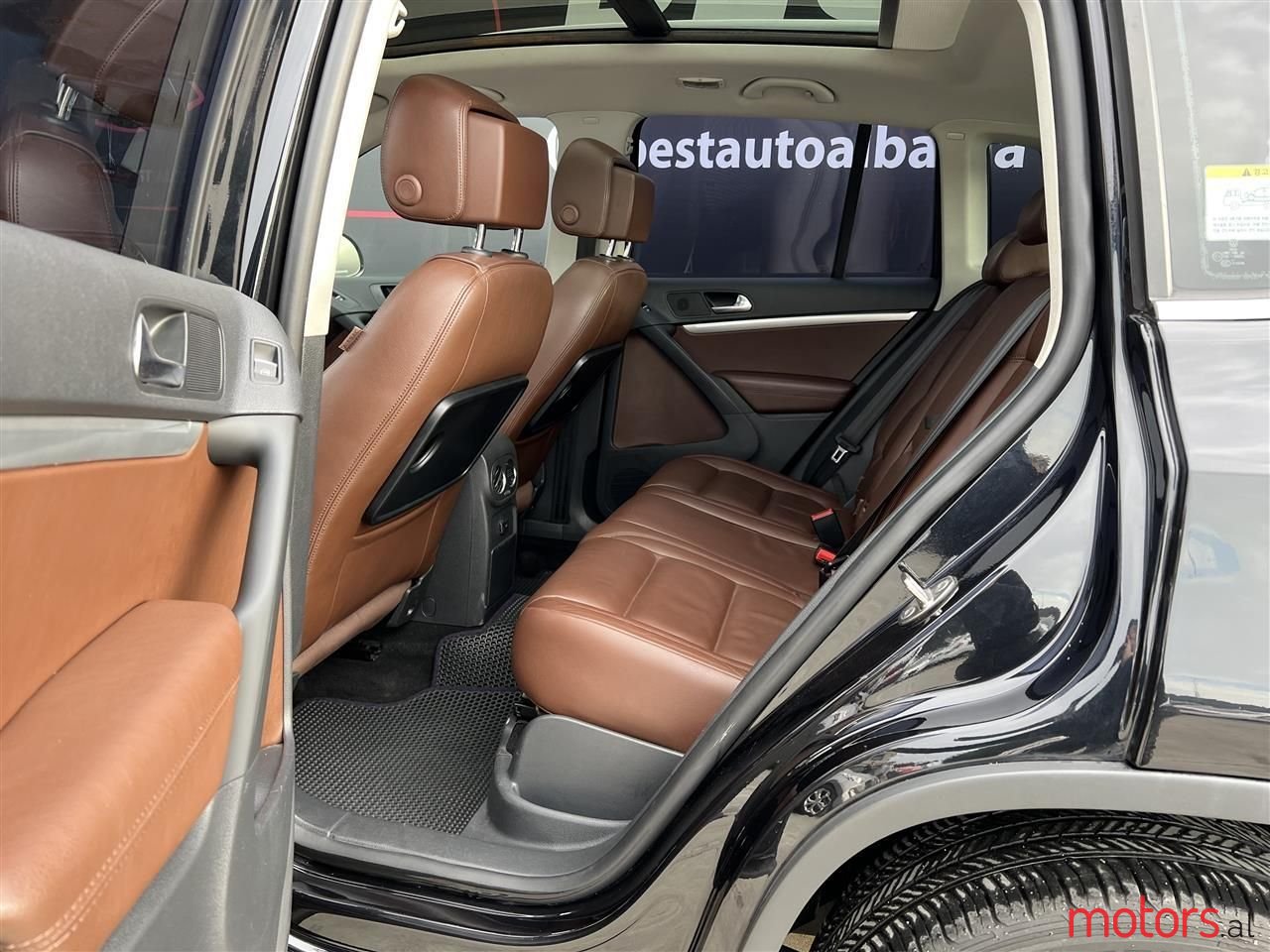 2012' Volkswagen Tiguan photo #4