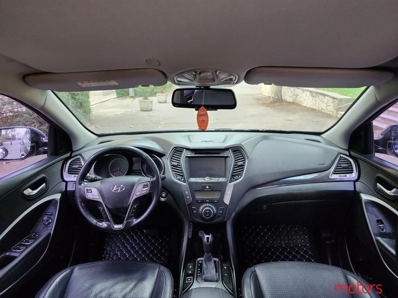 2013' Hyundai Santa Fe photo #2