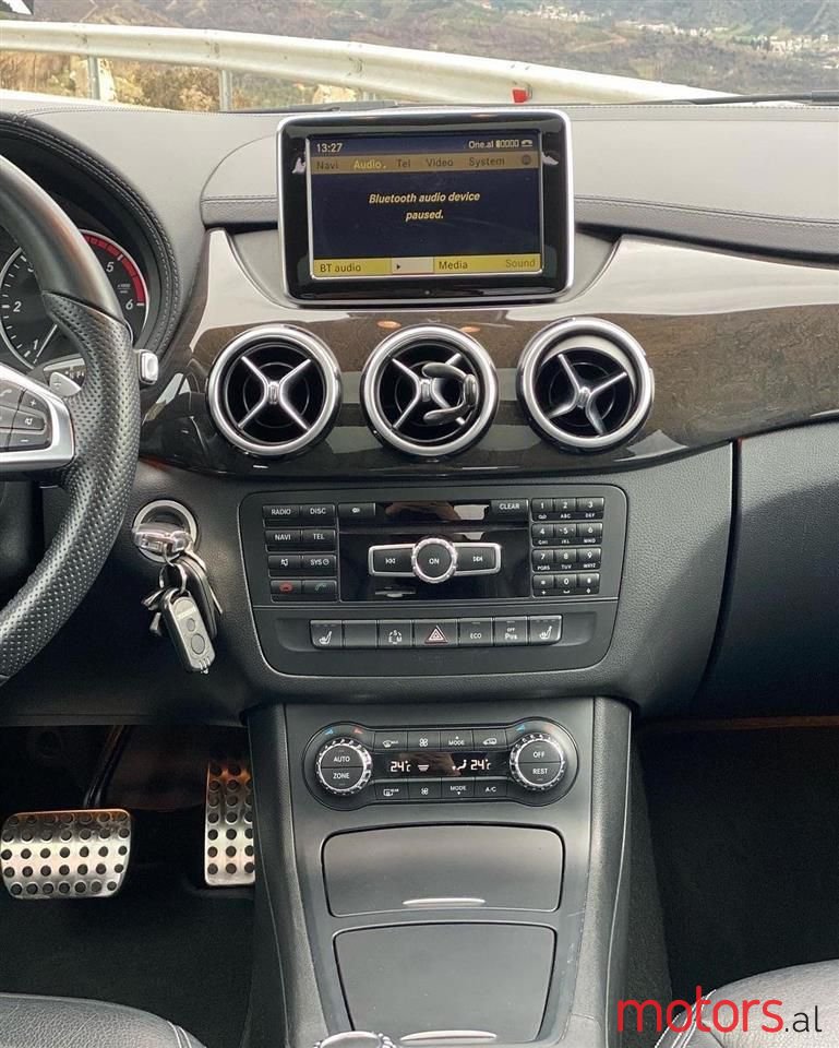 2012' Mercedes-Benz B 200 photo #3