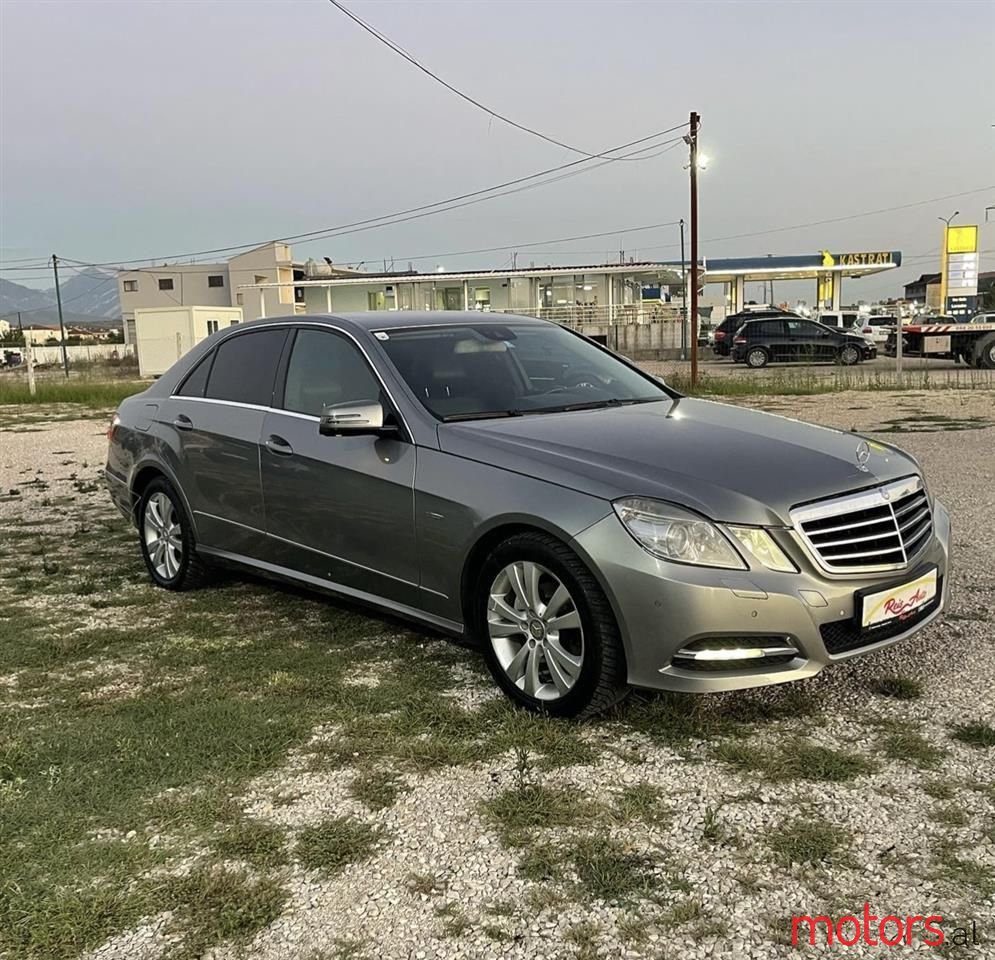 2011' Mercedes-Benz E 220 photo #5