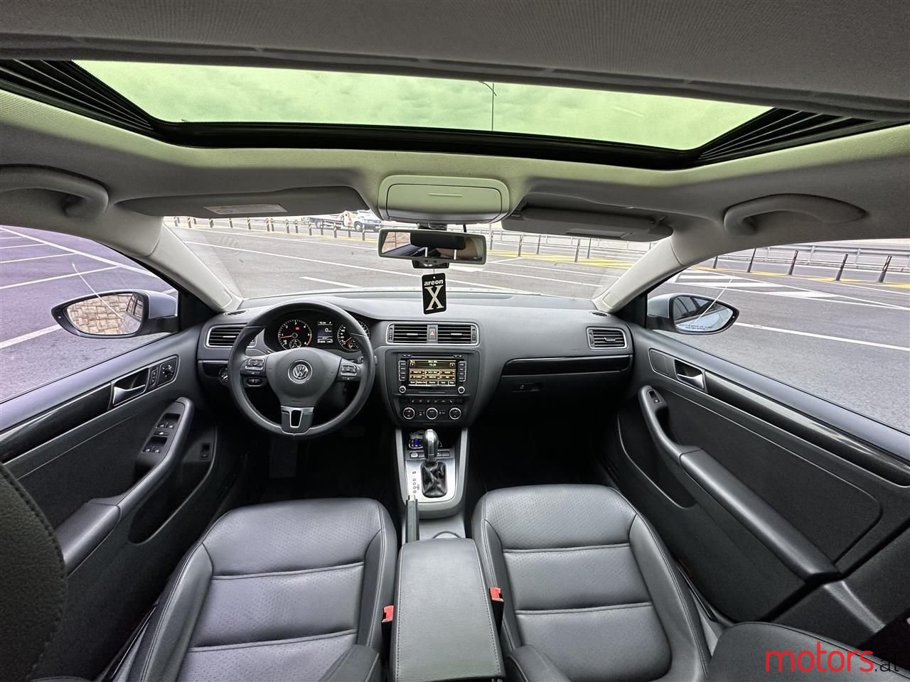 2014' Volkswagen Jetta photo #2