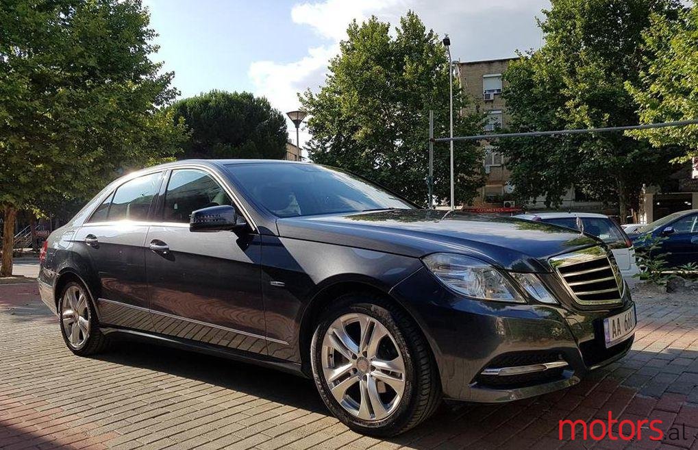 2011' Mercedes-Benz 220 photo #1