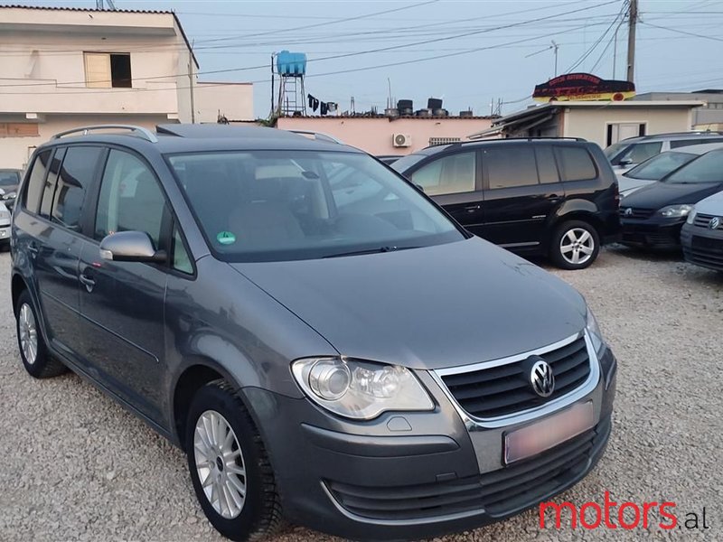 2007' Volkswagen Touran photo #3