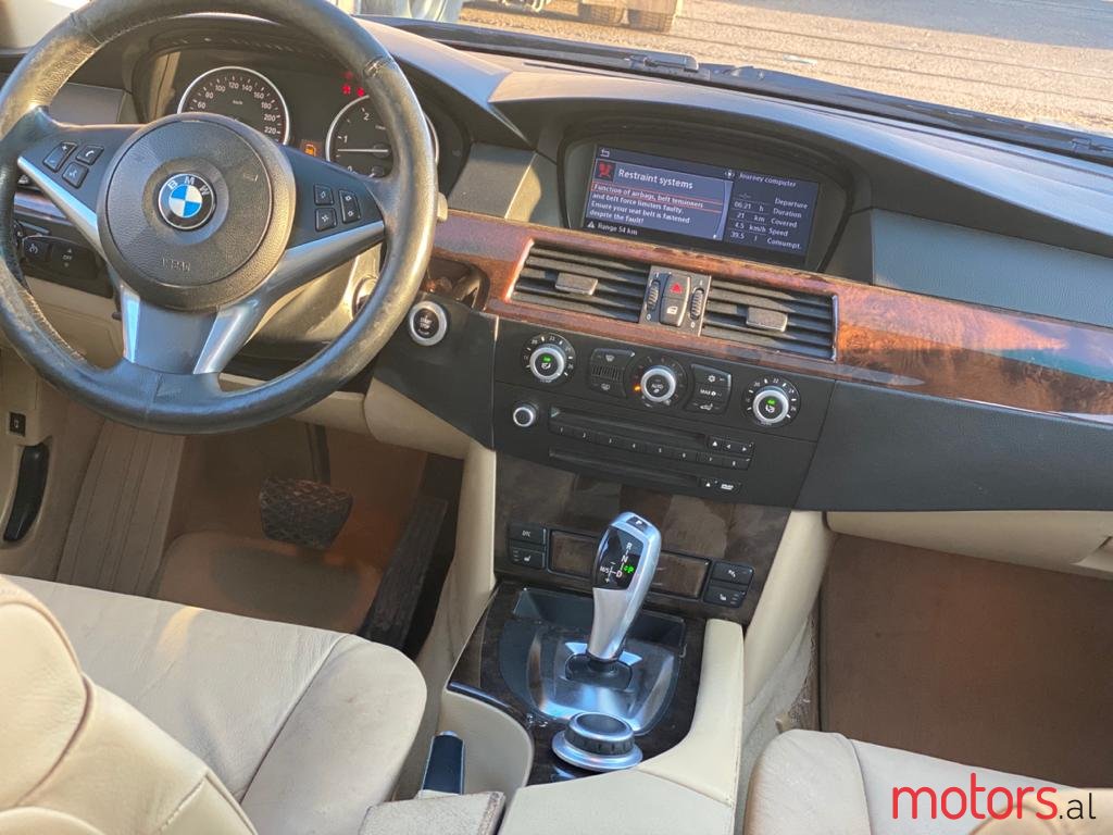 2009' BMW 1 Series 5 Door photo #6