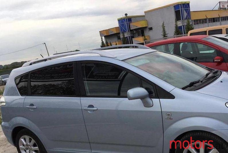 2005' Toyota Corolla Verso photo #2