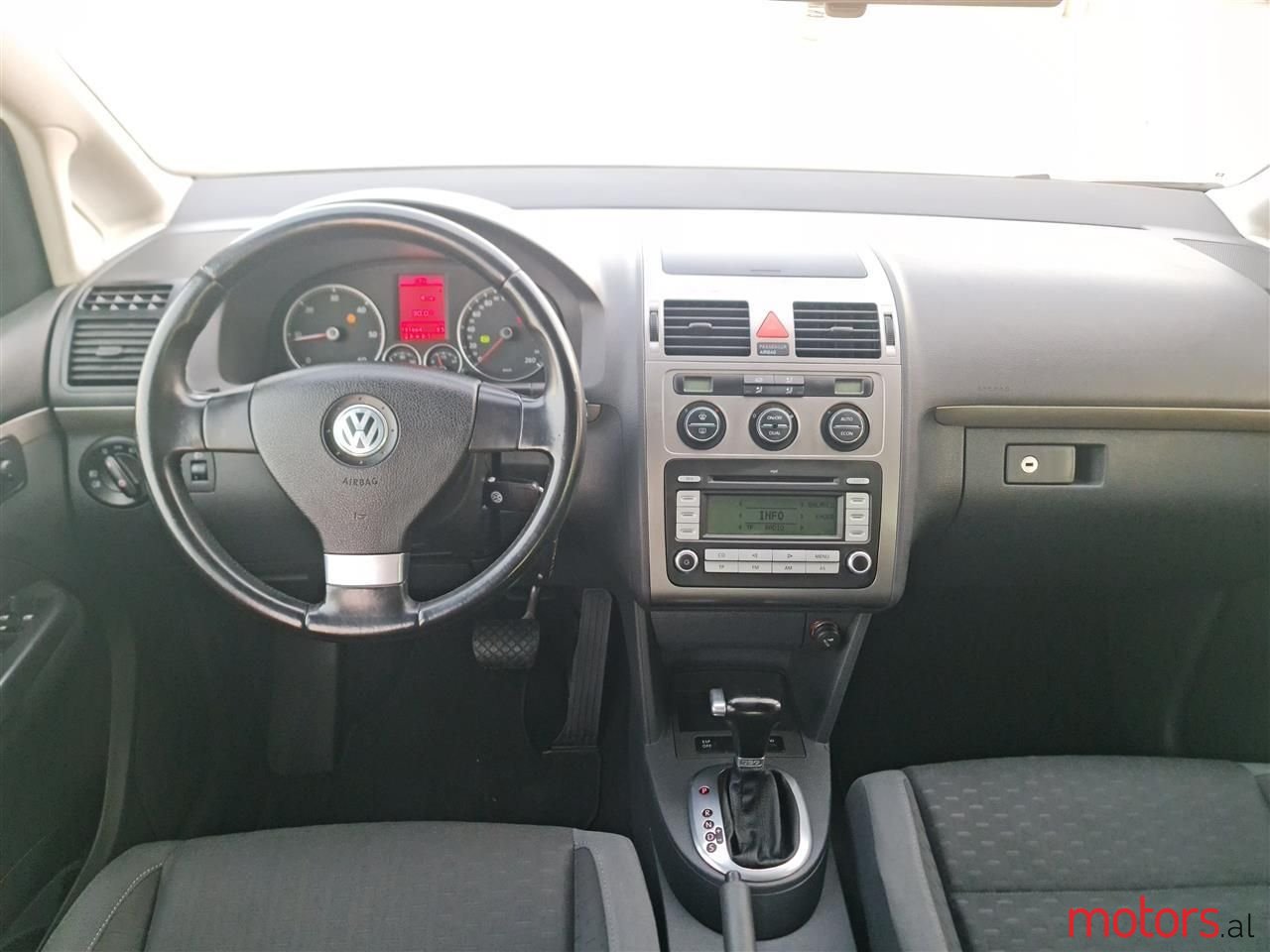 2007' Volkswagen Touran photo #3