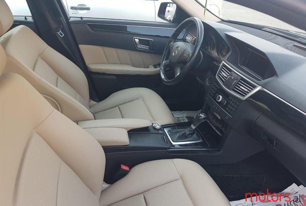 2011' Mercedes-Benz E 200 photo #1