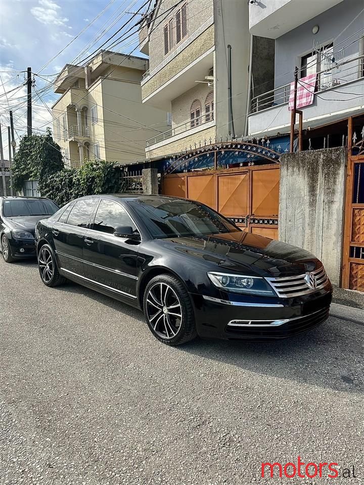 2012' Volkswagen Phaeton photo #5