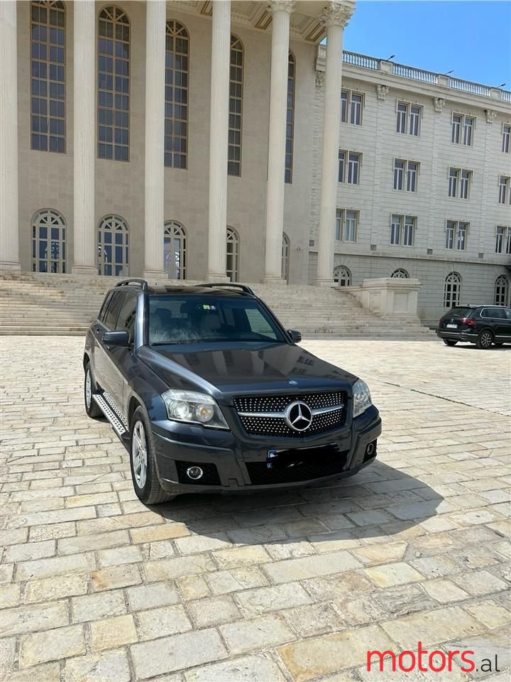 2010' Mercedes-Benz GLK 320 photo #1