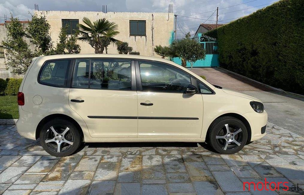 2013' Volkswagen Touran photo #1